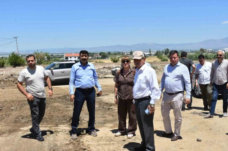 Manisa Büyükşehir Belediyesi Salihli’de yaraları sarıyor