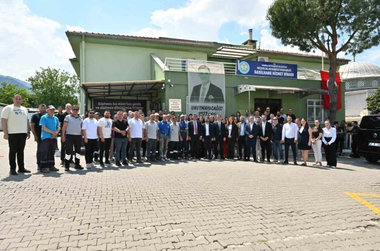 Manisa Büyükşehir yönetimi personelle bayramlaştı