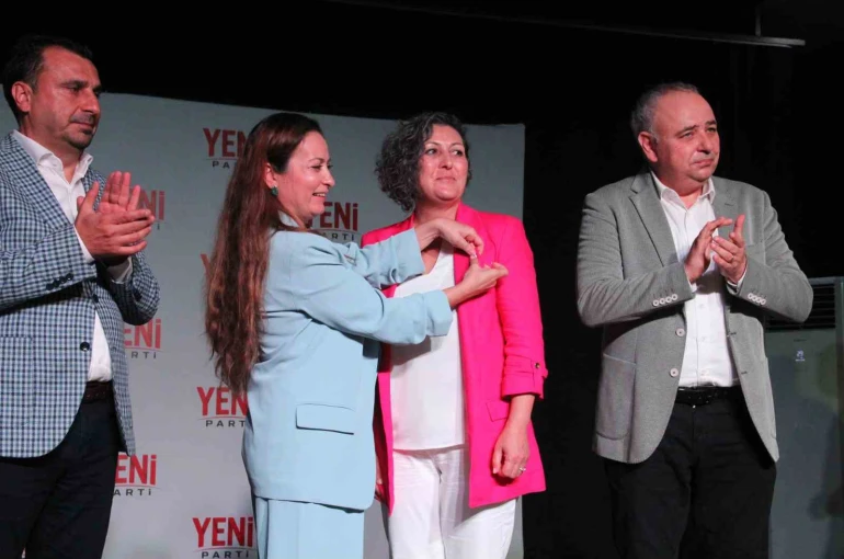 Manisa’da 15 CHP’li belediye başkanı YENİ Parti’ye katıldı