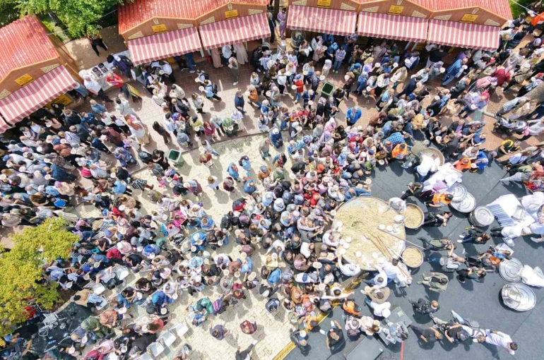 Manisa’da 2 ton bahar pilavı dağıtıldı