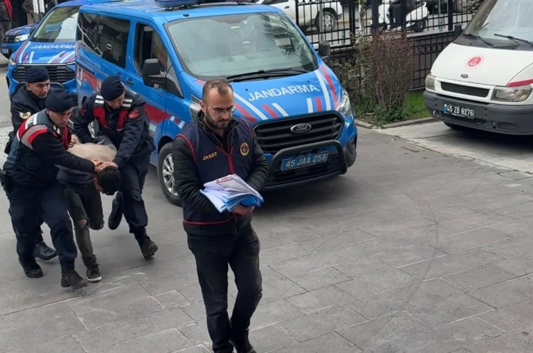 Manisa’da 4 aile ferdini öldüren şüpheli adliyeye sevk edildi