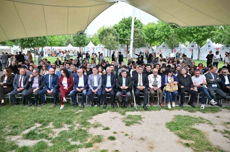 Manisa’da 9. Kitap Fuarı kitapseverlerle buluştu