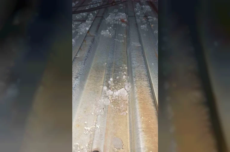 Manisa’da ceviz büyüklüğünde dolu yağdı
