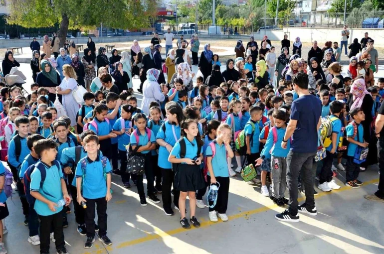 Manisa’da eğitim - öğretim yılı başladı