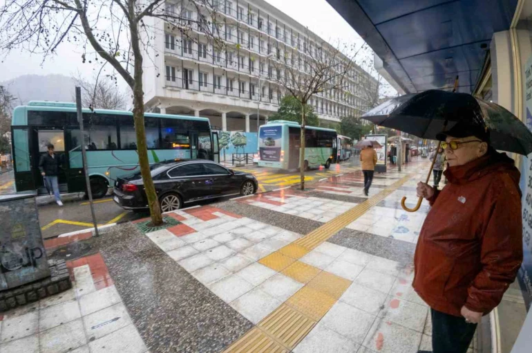 Manisa’da esnafın fırtına ve yağmurla imtihanı