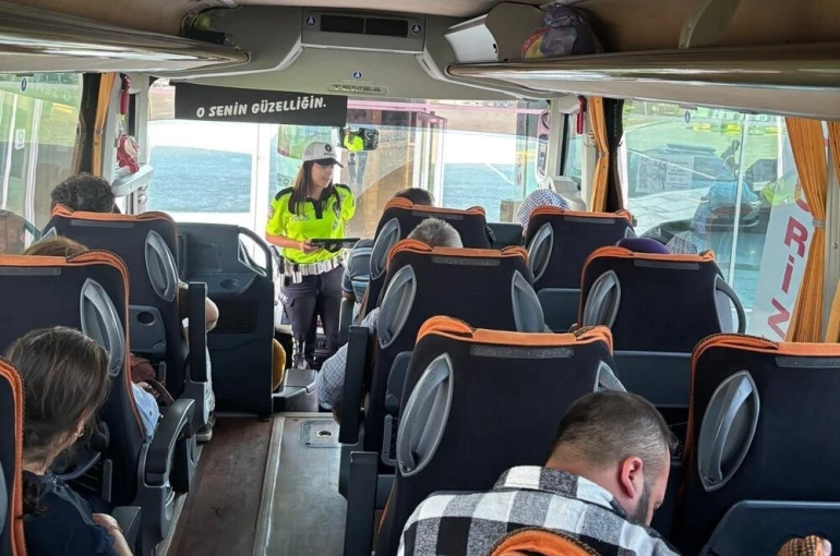 Manisa’da otobüslerde emniyet kemeri denetimi