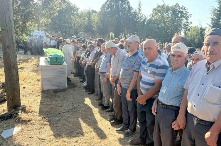 Manisa’daki kazada hayatını kaybeden genç adam toprağa verildi