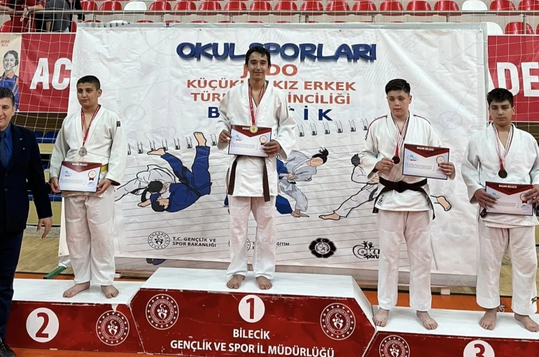 Manisalı Alp Türkiye Şampiyonu oldu 
