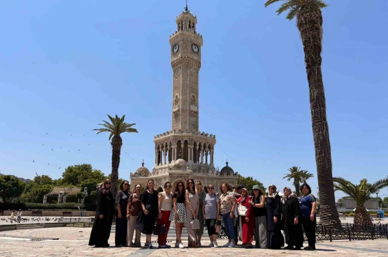 Manisalı kadınlar İzmir’i gezdi