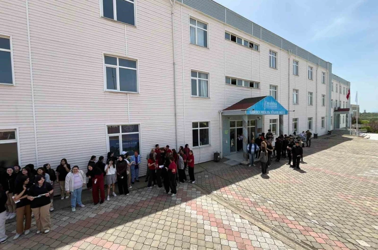 Manisalı öğrenciler depremi yaşadı