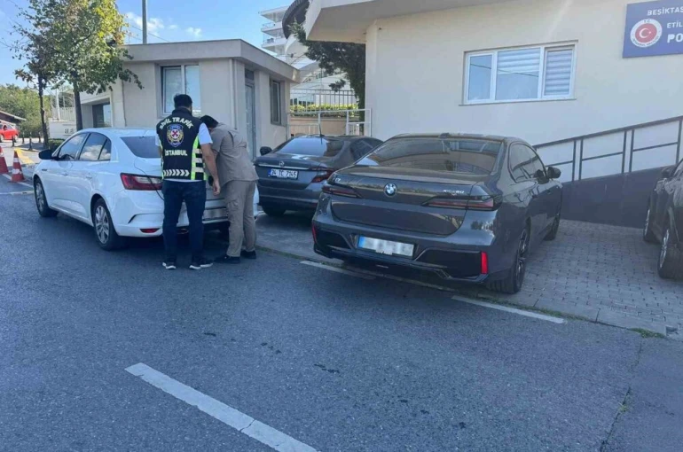 Mankene tahsis edilen araç ‘resmi hizmete mahsustur’ kartıyla trafiğe çıkmıştı, sürücüye ceza kesildi 