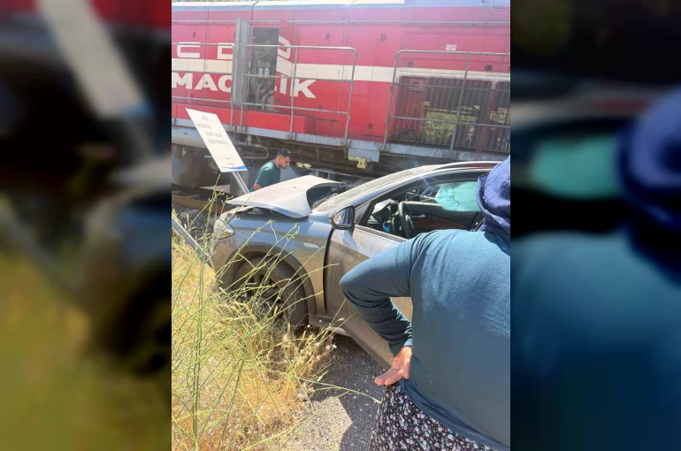 Manzarayı çekerken tren kazasını kaydetti