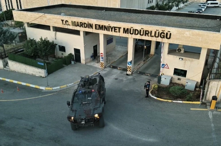 Mardin merkezli 7 ilde yasa dışı bahis ve dolandırıcılık operasyonu: 10 milyarlık işlem hacmi belirlendi