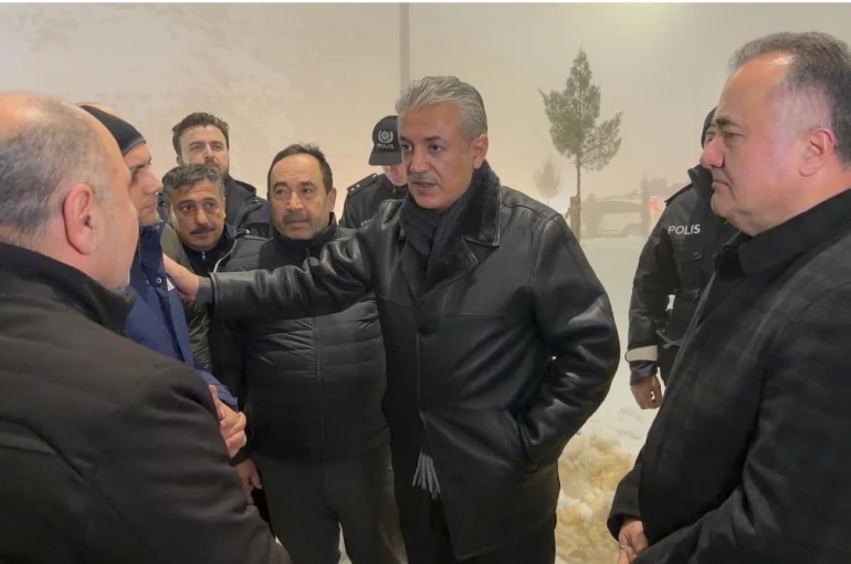 Mardin Valisi Akkoyun karla mücadele çalışmalarını inceledi
