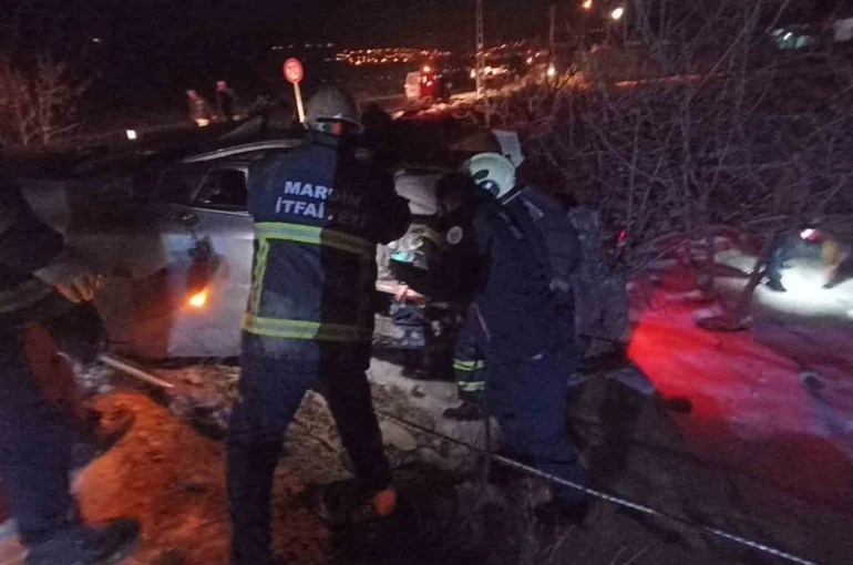 Mardin’de otomobil elektrik direğine çarptı: 1 yaralı