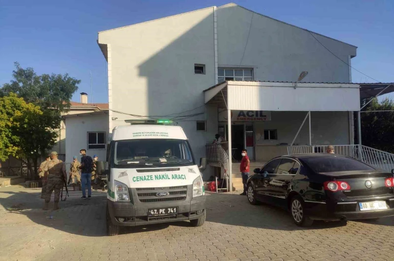 Mardin’de otomobil korucu kulesine çarptı: 1 ölü, 1 yaralı 