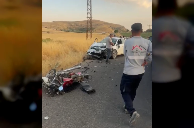 Mardin’de otomobil motosikletle çarpıştı: 2 ölü