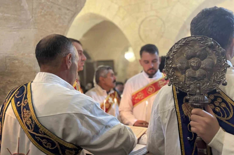 Mardin’de Süryani Hristiyanlar Noel’i Kırklar Kilisesi’nde ayinle karşıladı