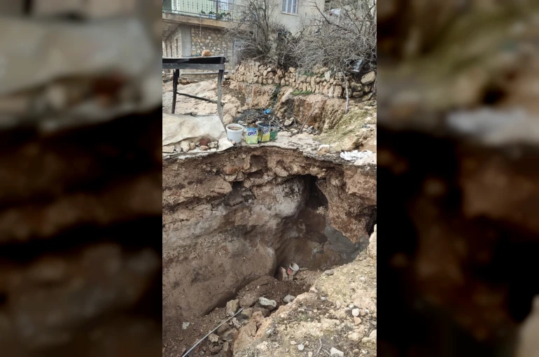 Mardin’de yağışların ardından toprak çökmesi meydana geldi