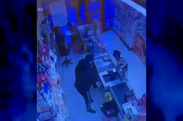 Marketten nakit para ve sigara çalan şüpheli kameralara yansıdı