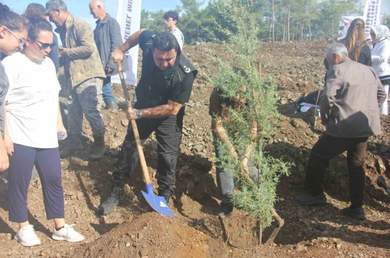 Marmaris, ‘Milli ağaçlandırma ‘gününde 3 bin fidanı toprakla buluşturdu