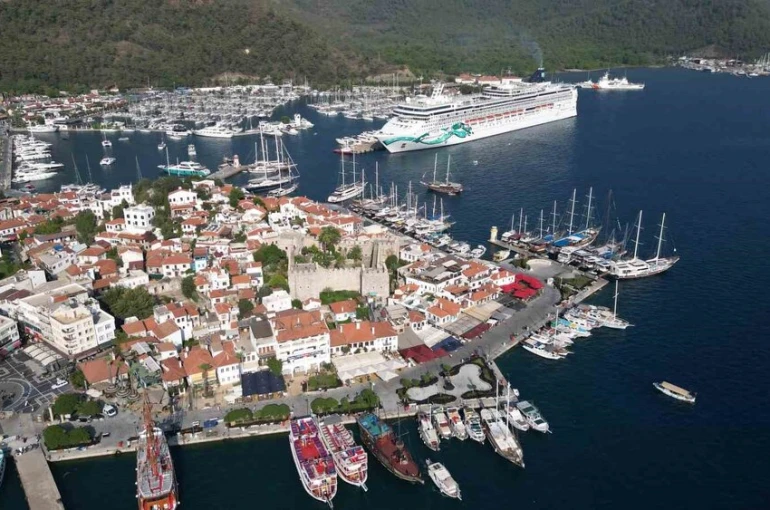Marmaris turizmi sezona dolulukla veda ediyor