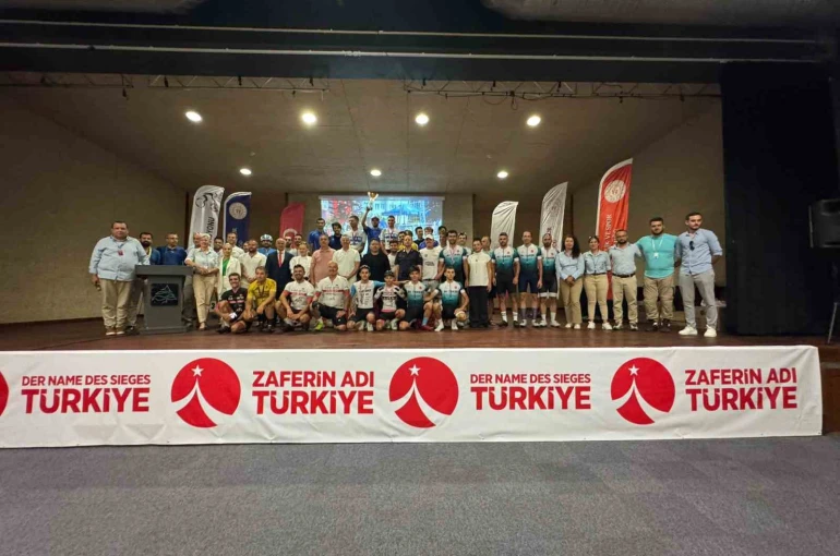 Marmaris’te 15 Temmuz Şehitleri Anma Programı bisiklet yarışı kazananları ödüllerini aldı