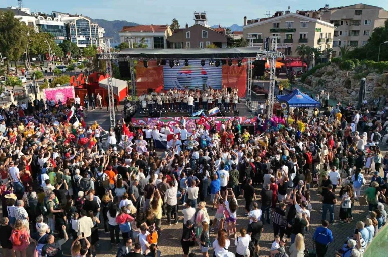 Marmaris’te Latin rüzgarı başladı