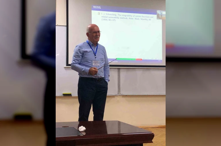 Matematik duayeni Rektör Prof. Dr. Savaş, Matematik kongresinde sunum yaptı