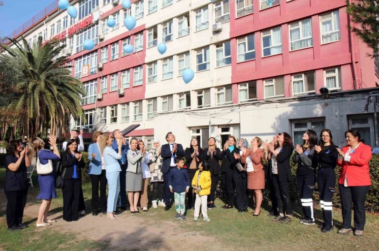 Mavi balonlar diyabete farkındalık için gökyüzüne bırakıldı