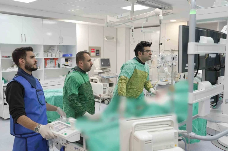MEAH’ta bir günde 3 kalp deliği başarıyla kapatıldı