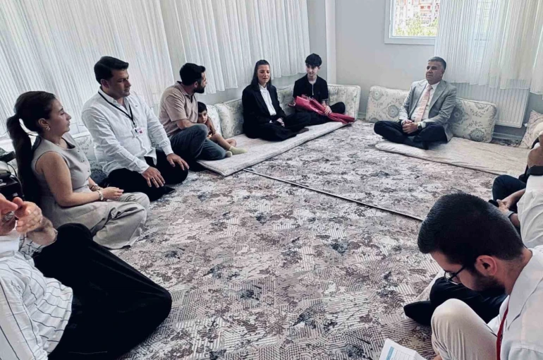 MEB Genel Müdürü Durna, okul saldırısından etkilenen öğrenci ve öğretmenleri ziyaret etti