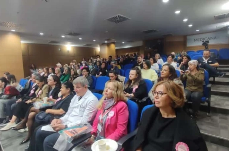 Medikal Onkolog Doç. Dr. Sarıcı: "Türkiye’de 40 milyon kadın olduğunu kabul ettiğimizde 5 milyon meme kanseri vakası bizi bekliyor"