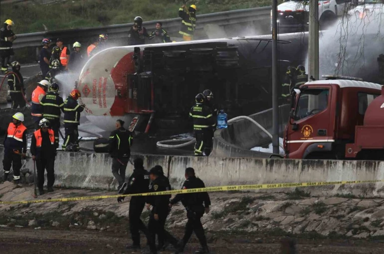 Meksika’da devrilen LPG tankeri patladı: 4 ölü, 90 yaralı