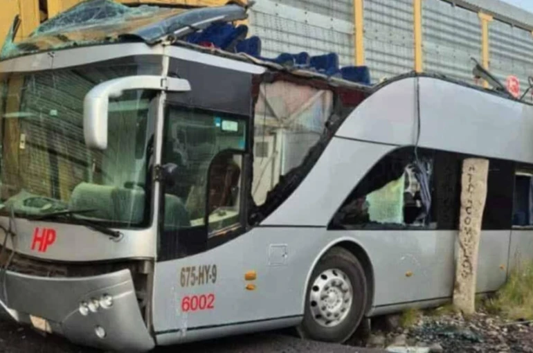 Meksika’da tren yolcu otobüsüne çarptı: 8 ölü, 45 yaralı