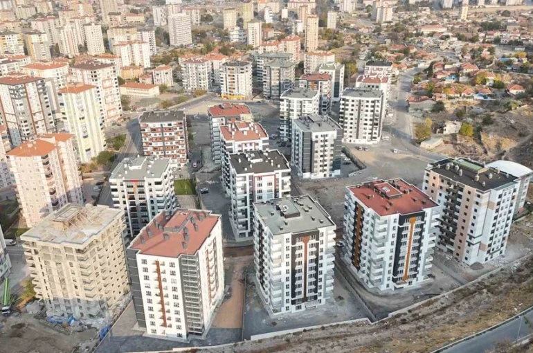 Melikgazi Belediyesi 21 aileyi daha kolay ödeme imkanı ile ev sahibi yapacak