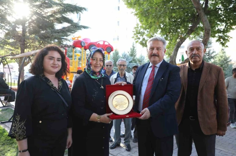 Melikgazi Belediyesi, Bahçelievler Mahallesi’ndeki parkı yenileyerek yaşam alanına dönüştürdü