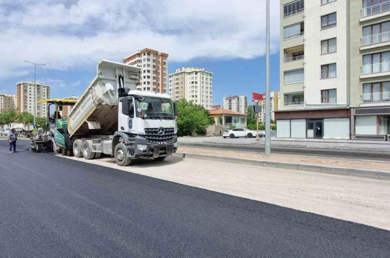 Melikgazi Belediyesi, Yıldırım Beyazıt Mahallesi’ne yaptığı yeni yol ile ulaşımı rahatlatacak 