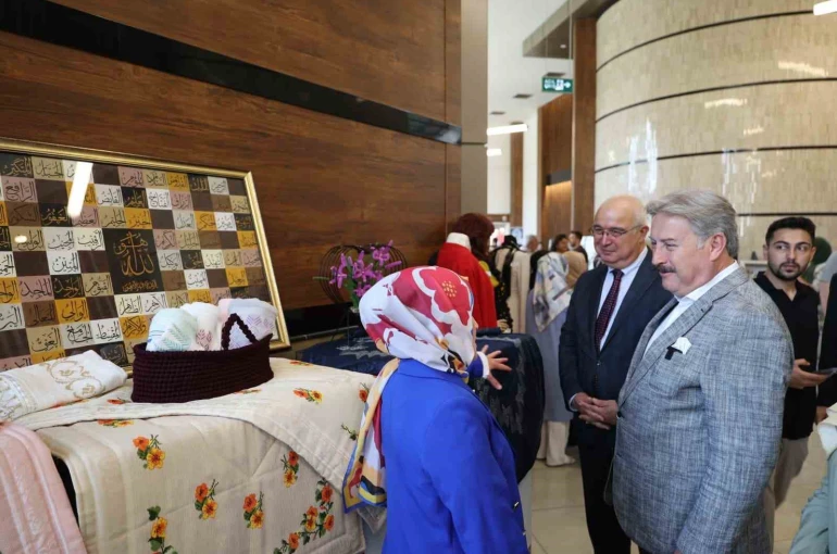 Melikgazi’de kadınların bin bir emekle yaptığı el ürünleri sergisi göz kamaştırdı