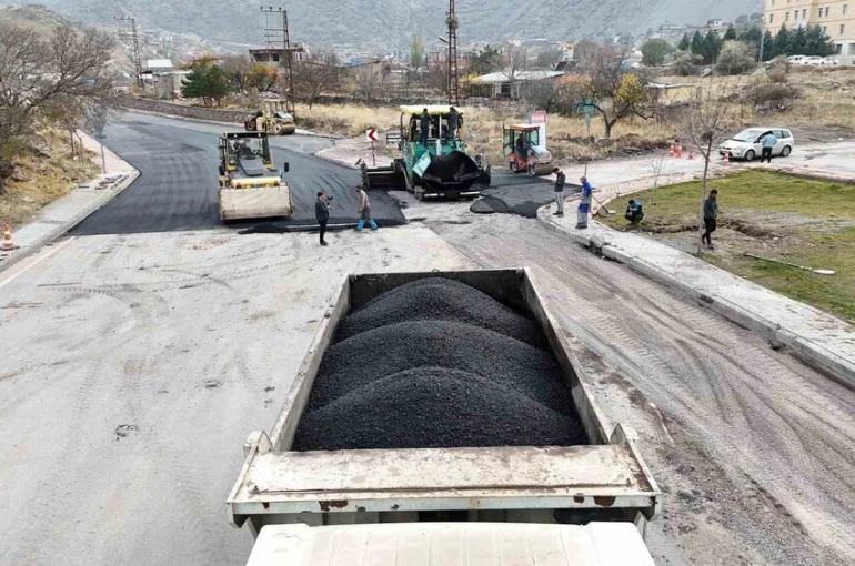 Melikgazi’de yeni yolların yapımına devam ediliyor