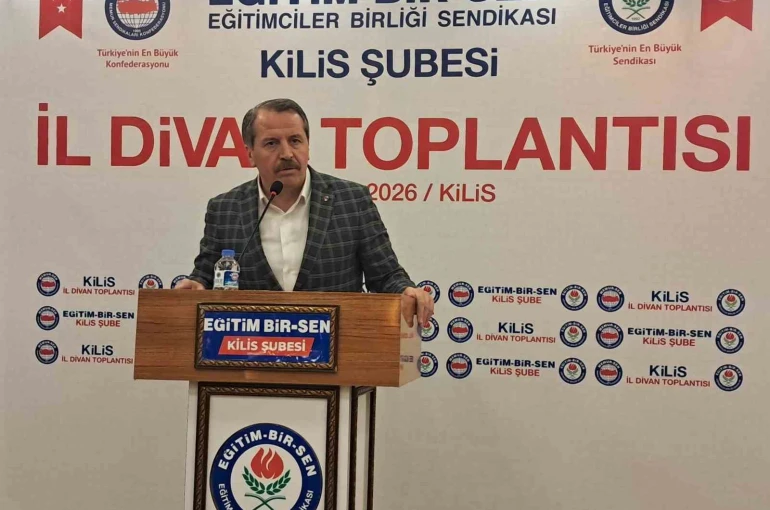 Memur-Sen Genel Başkanı Ali Yalçın: "Okullarda gerekirse tuşlu telefonlara dönüş olabilir"
