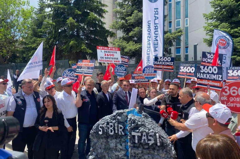 Memurlar taleplerini "sabır taşı" ile dile getirdi