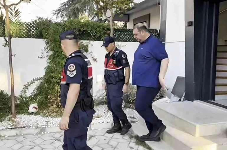 Menderes Belediyesi’ne yönelik operasyonda gözaltı sayısı 15 oldu