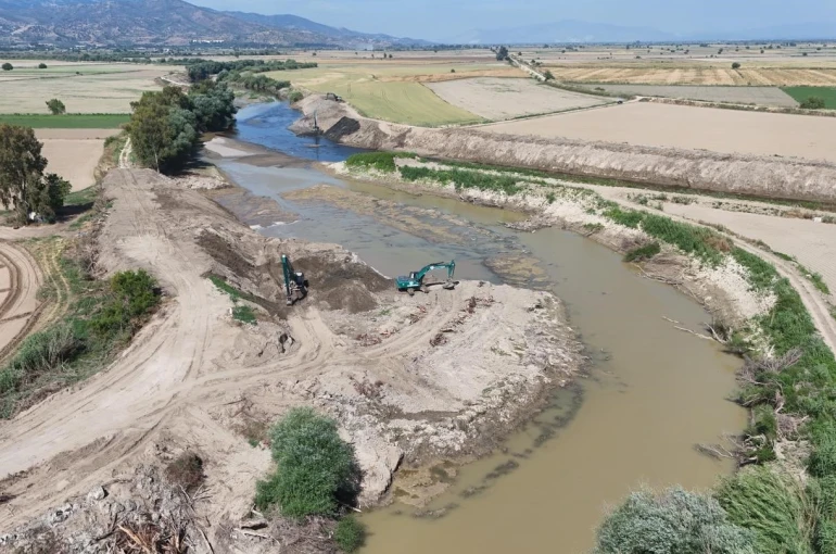 Menderes Nehri’nde ıslah çalışmaları sürüyor