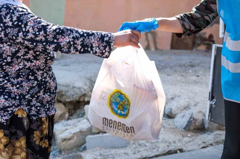 Menemen Belediyesi Aşevi’nden her gün 10 bin kişiye yemek