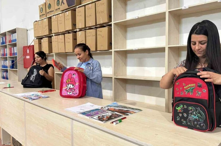 Menemen Belediyesi’nden öğrencilere kırtasiye desteği