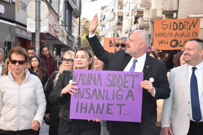 Menemen, kadına şiddete karşı tek ses oldu