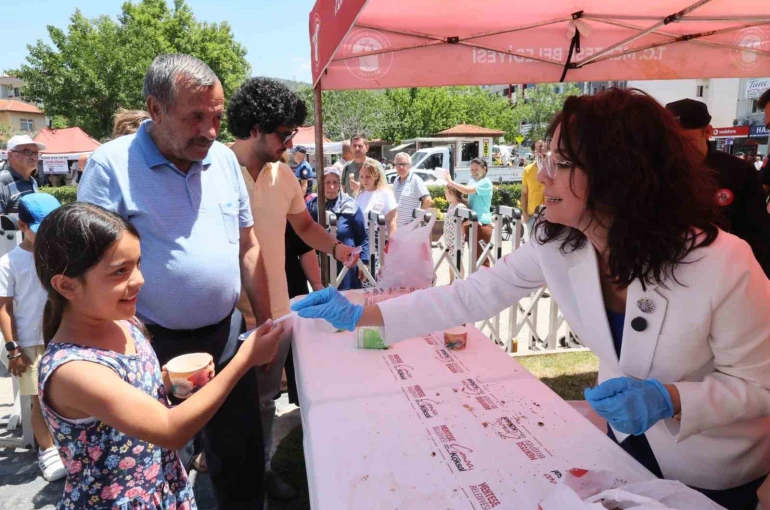 Menteşe Belediyesi’nden vatandaşlara aşure ikramı