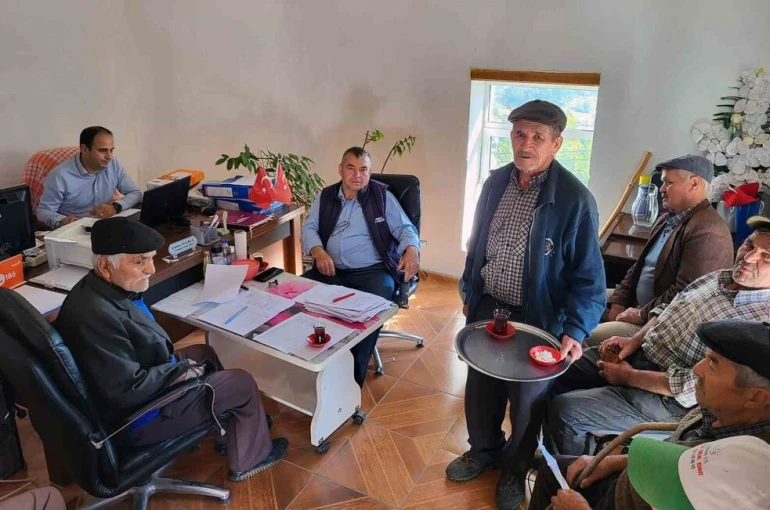 Menteşe Ziraat Odası Başkanı Baştuğ, Şenyayla’da elma üreticilerinin sorunlarını dinledi