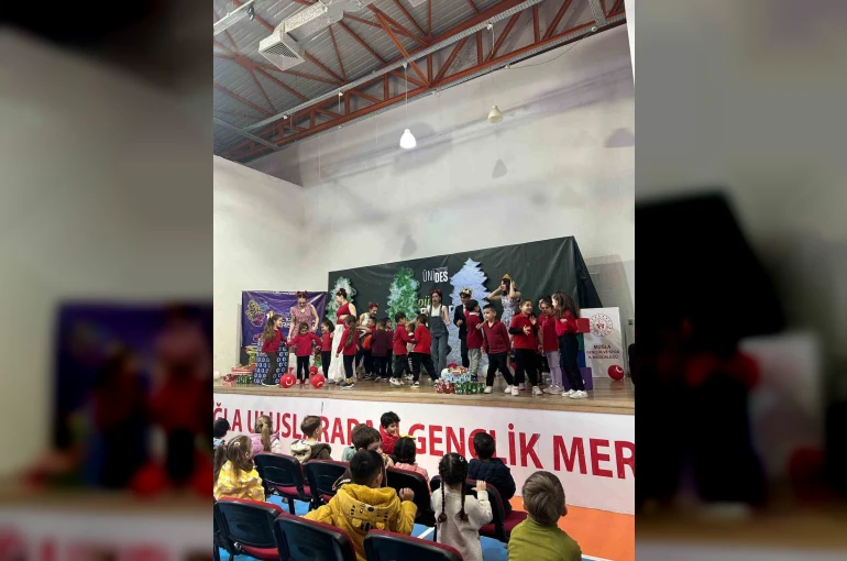 Menteşe’de çocuk tiyatrosu ilgiyle izlendi
